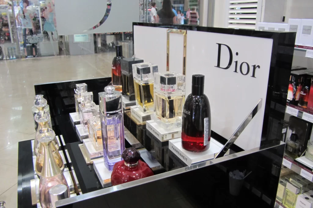 تاریخچه و بهترین عطرهای برند Dior